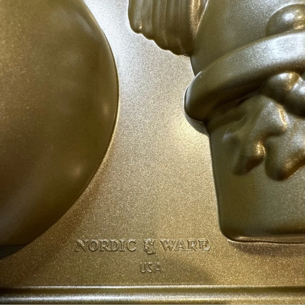Williams Sonoma Nordic Ware Festive Snowman Cake Pan Mold - NEW